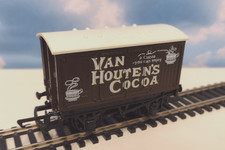 Hornby OO Gauge R205 Van Houten’s Cocoa Ventilated Van Excellant Condition Boxed