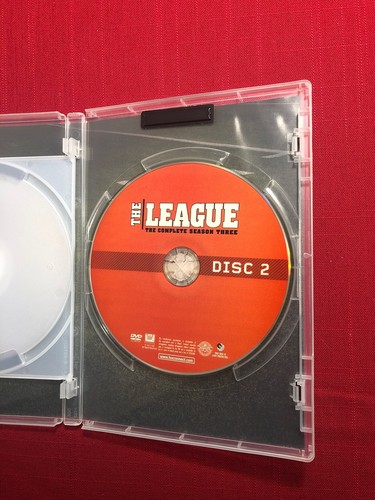 The League: The Complete Season 3 (DVD, 2012, 2-Disc Set) SHIPS FAST! - Picture 4 of 4