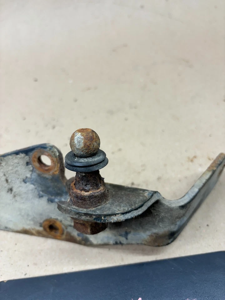 1981-1993 Dodge Ramcharger D250 W150 MANUAL TRANSMISSION 4 SPD Z BAR MOUNT FLOOR - Image 4 of 4