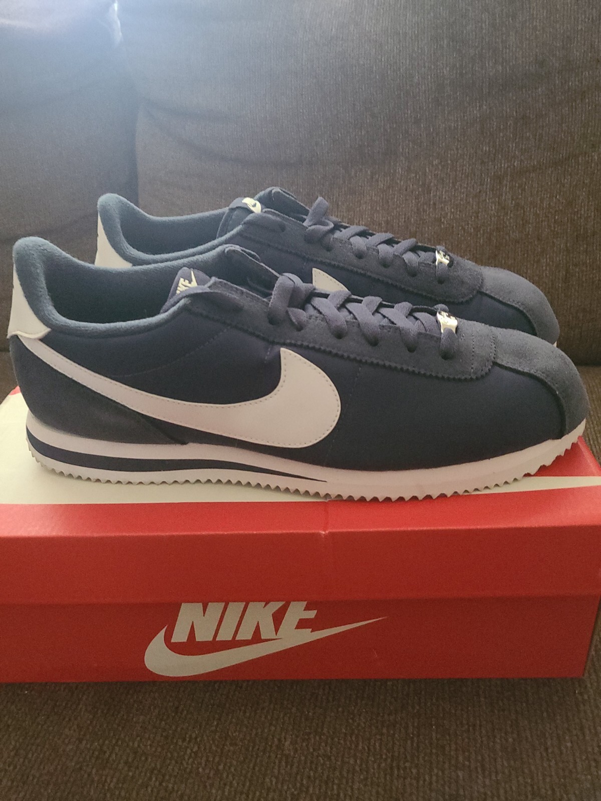 Men's Size 13/Women's Size 14.5- Nike 
