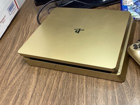 PS4 PlayStation 4 Gold Slim Limited Edition 1 TB W/ 1 Controllers And Game