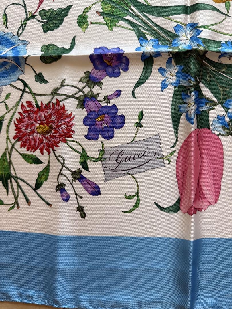 【美品】GUCCI スカーフ archive フローラル＆リボン ネイビー GUCCI インターロッキングG フローラル プリント シルクスカーフ