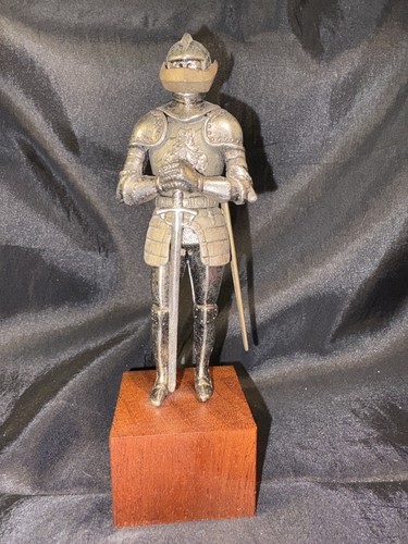 Small Medieval Soldier In Armor - Movable Face Shield