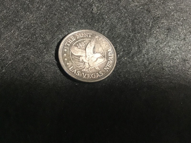 VERY RARE 1987 Vintage Mint Hotel & Casino Las Vegas 1/2 Troy Ounce Silver Token