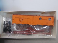 WALTHERS  SP/UP - PACIFIC FRUIT EXPRESS 40' REEFER CAR  16974 KIT HO SCALE