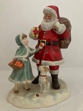 ROYAL DOULTON FATHER CHRISTMAS 2015 CHARACTER FIGURE A GIFT FOR SANTA HN 5733