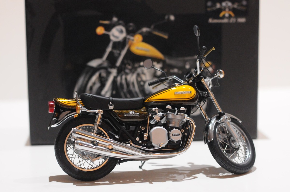 MINICHAMPS 1972 KAWASAKI Z1 900 COLOR CANDY GREEN/YELLOW
