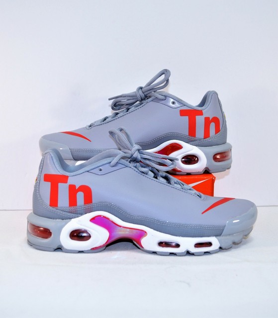 nike tech grey white