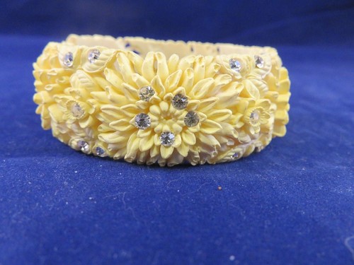 Bracelet Chrysanthemum Flowers Hinged Cuff w Rhinestones from 50”s (Lucite)(930)