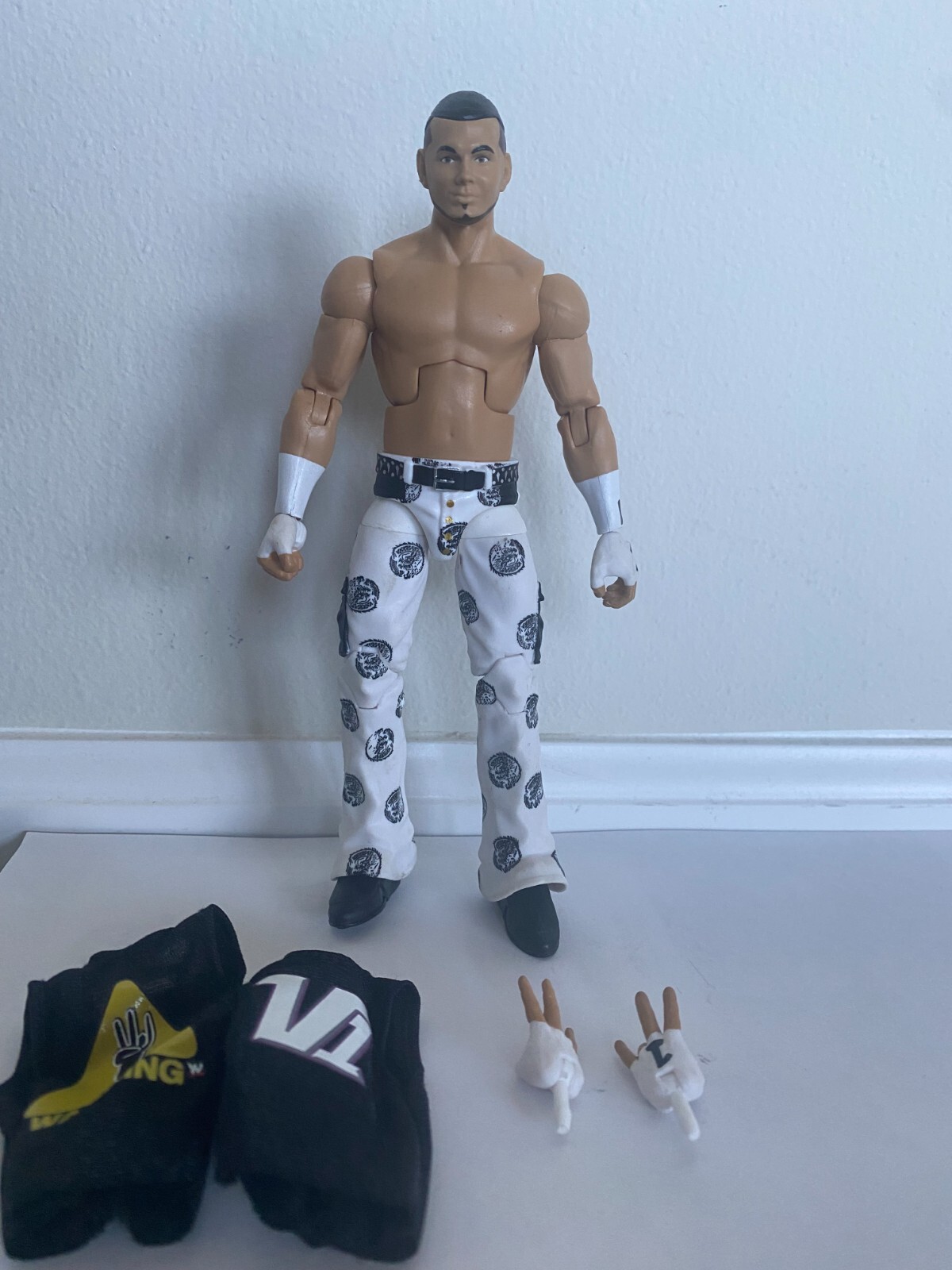 WWE Matt Hardy Elite Wrestling Action Figure Summerslam (2 Tshirts + extra hand)