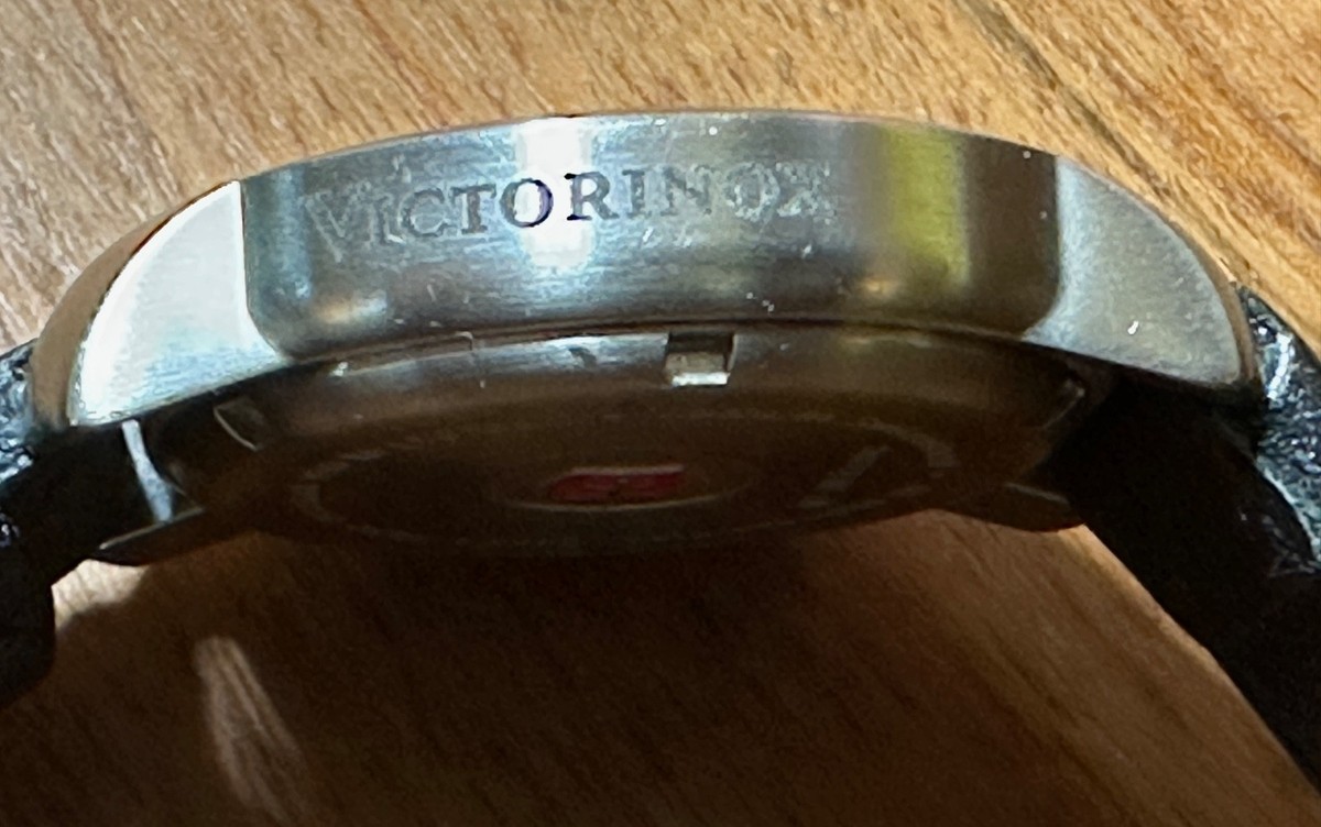 Mens Swiss Made Victorinox Date Switzerland 100m 10 Bar Watch V7