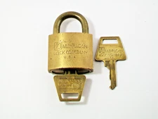 VINTAGE AMERICAN LOCK COMP SOLID BRASS PADLOCK WITH 2 KEYS, MARKED U.S.