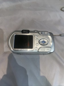 Samsung Digimax A7 7.0MP Digital Camera Silver