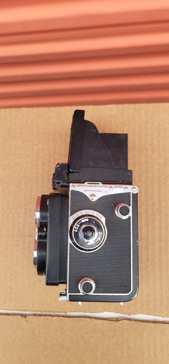 Vintage Yashica Mat EM Medium Format Camera 80mm F3.5 Yashinon