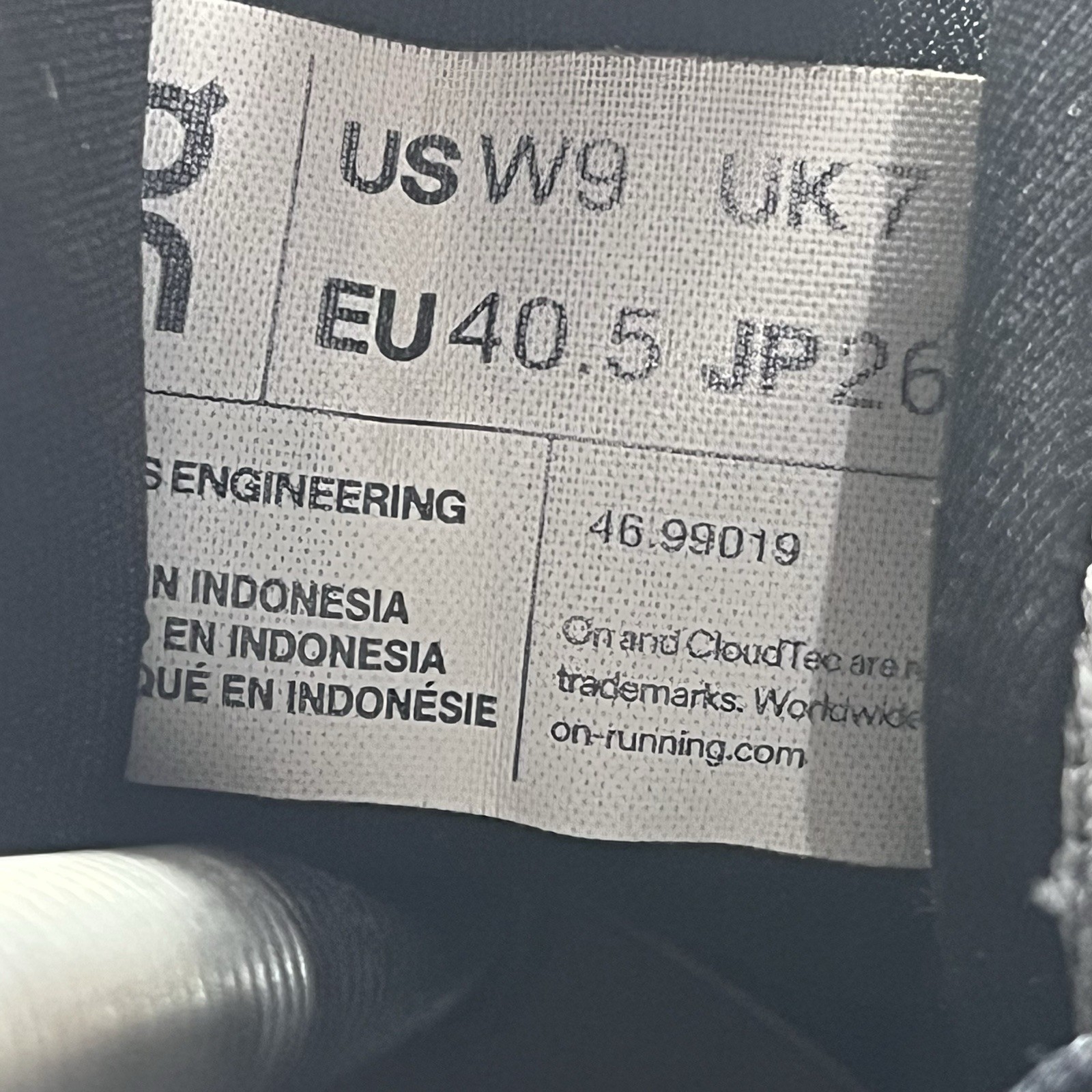 On Women’s Cloudrunner Athletic Running Shoes Siz… - image 5