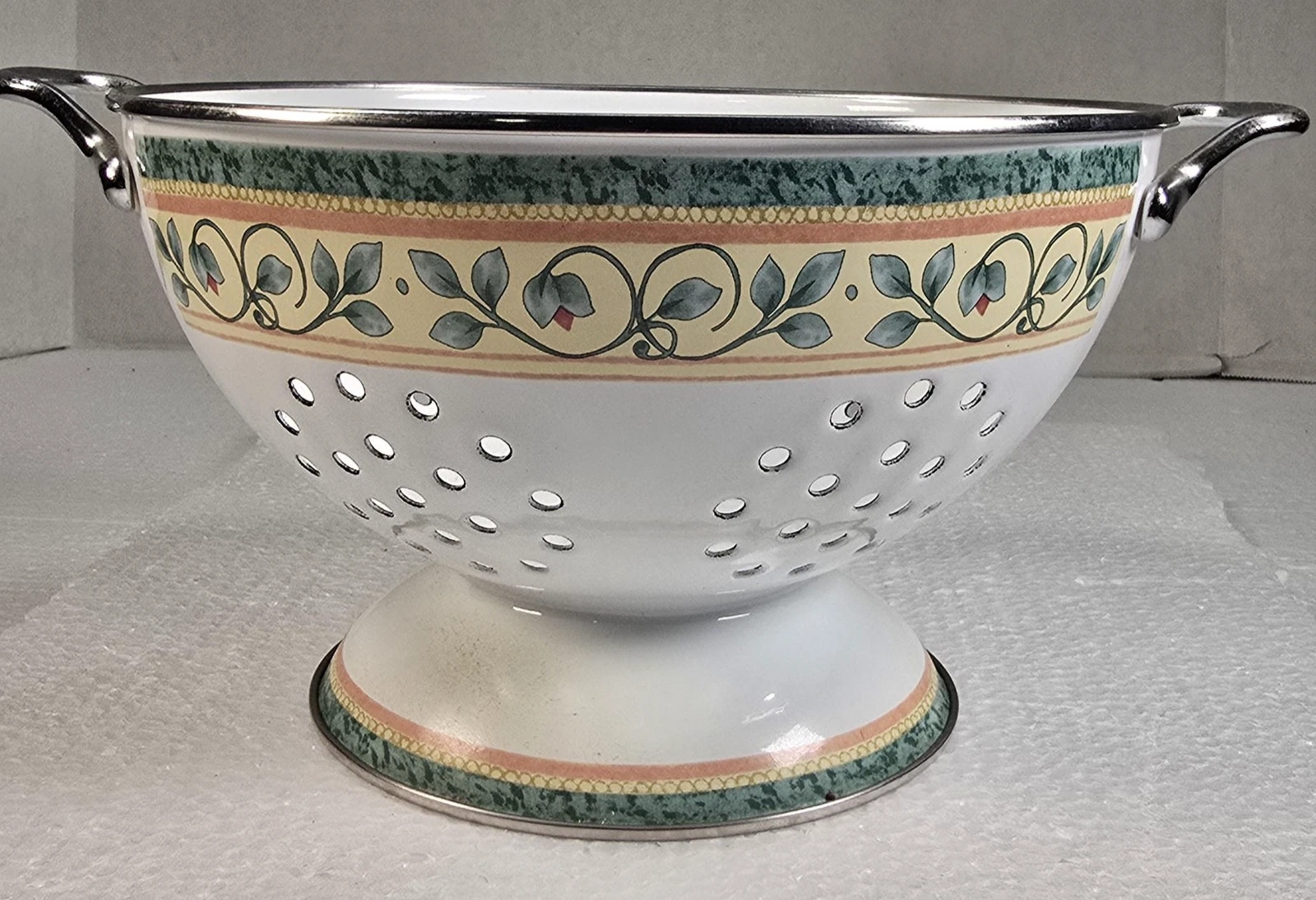 Pfaltzgraff Coordinated Pedestal Colander Enamel Strainer Farmhouse Decor