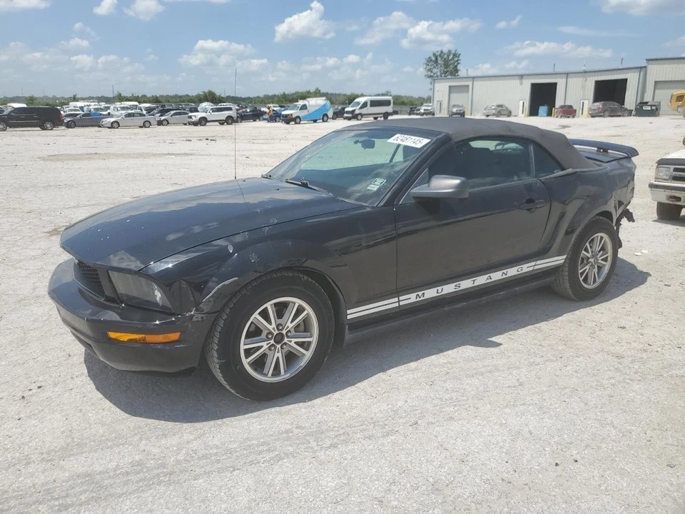 Used Front Right Door Interior Trim Panel fits: 2005 Ford Mustang  Grade A - Image 2 of 4