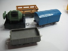 TRAIN CARRIAGE / CARGO TRUCKS  Trackmaster Train Track ( Thomas Tomy ) DT04