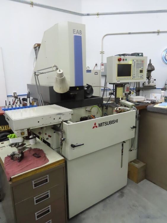 2000 MITSUBISHI EA8 EDM Sinker Electrical Discharge Machine C21EA