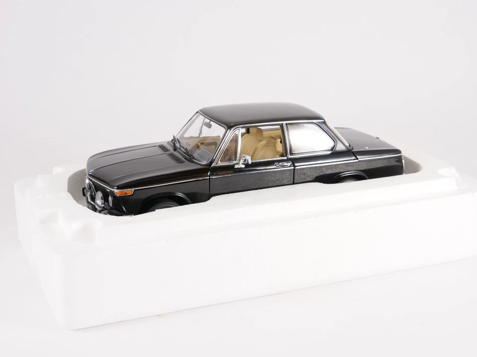 Autoart 1/18 70603 BMW 2002 Negro - Imagen 3 de 4