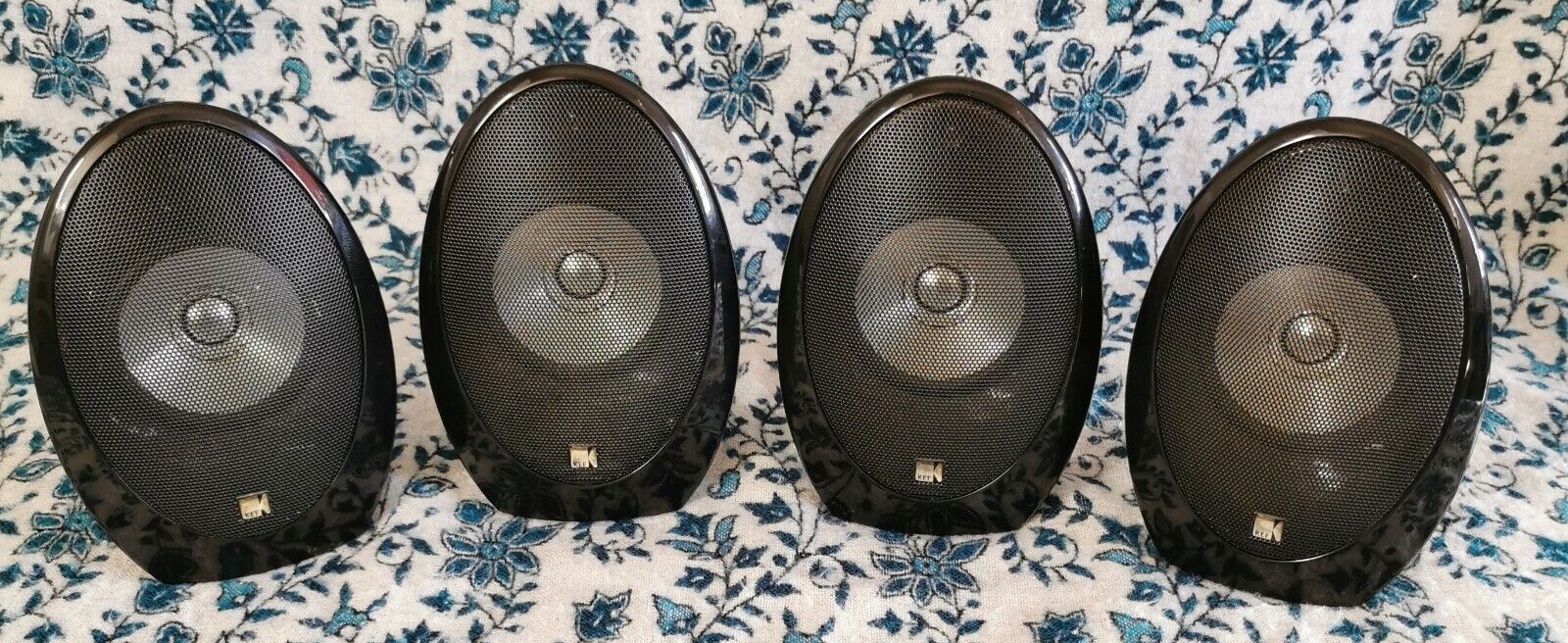 KEF Egg Black SPEAKERS 4 speakers in total. Great powerful SPEAKERS FULLY TESTED Gloednieuw