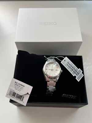 Seiko Essentials Silver Women display picture 2