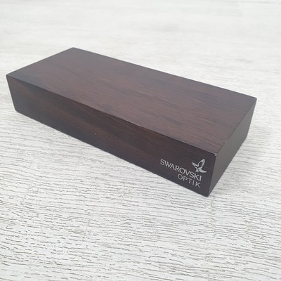 Swarovski Optik Aufsteller Holz 3x7x16cm - G1