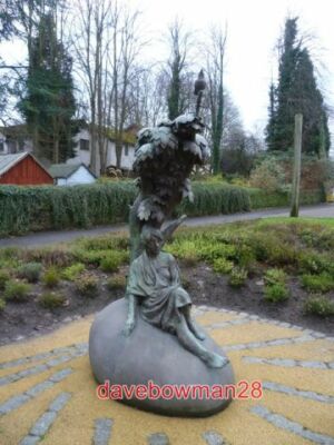 PHOTO  KATIES WEARY HOURS SUNDIAL WEST PORT A BRONZE-SCULPTED SUNDIAL BY TIM CHA