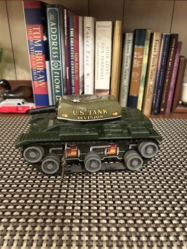 Marx Mechanical Sparkling US Army Wind Up Tin Tank (J-5439) - Works Read