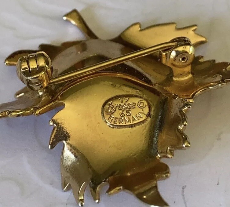 VINTAGE 1965 CHRISTIAN DIOR GROSSE GERMANY BROOCH Maple Leaf VINTAGE 1965 CHRISTIAN DIOR GROSSE GERMANY BROOCH Maple Leaf