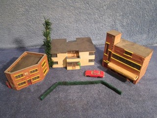 JOBLOT OO Railway Buildings Flats Cinema Post Office wood/card Tree sp.E