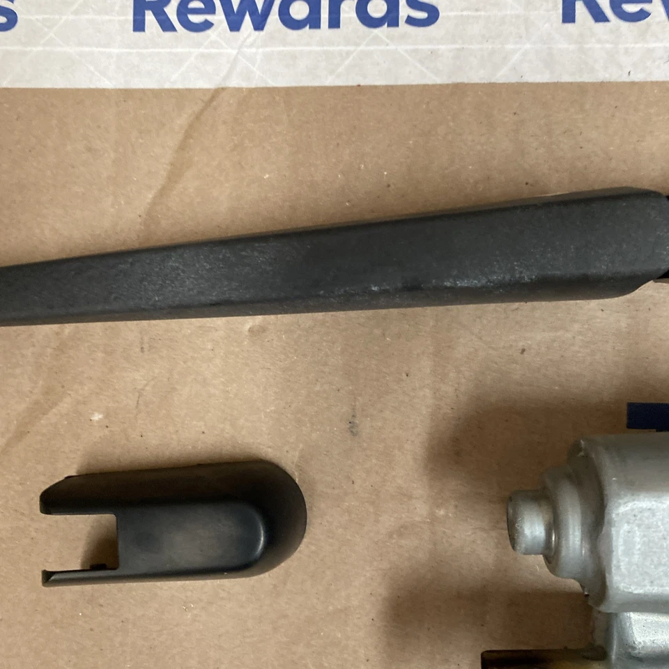 2017 2018 2019 Subaru Impreza Rear Wiper Motor Liftgate Lift Gate OEM 0053 - Image 3 of 4