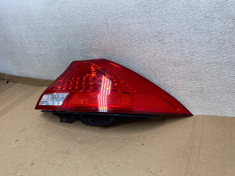 Lanterna traseira lateral direita passageiro Honda Accord Coupe 2006-2007 fabricante de equipamento original U7156 DW - Imagem 3 de 4