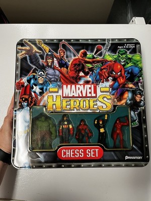 Pressman Marvel Universe Chess Set 2003 Hand Painted Pieces High Gloss Board