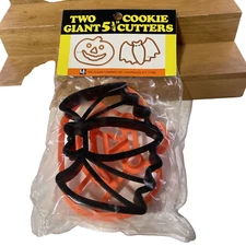 VTG NOS Halloween Giant Black Bat Pumpkin 5.75" Plastic Cookie Cutters Ullman