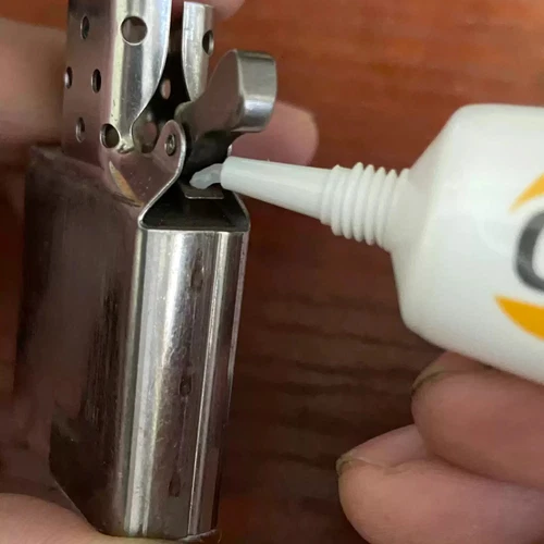 Grease lubricant for fixing stuck pendulum cam springs for Zippo lighters - Picture 2 of 5