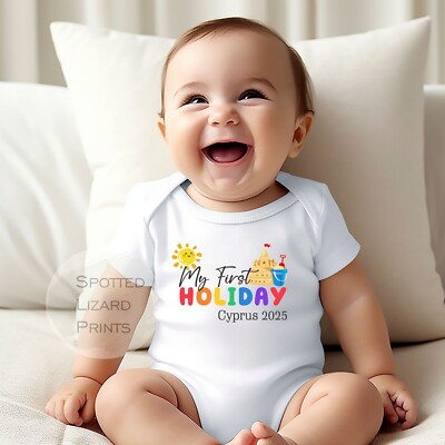 Personalisierter My First Holiday Baby Grow, Urlaubs Schlafanzug, T-Shirt