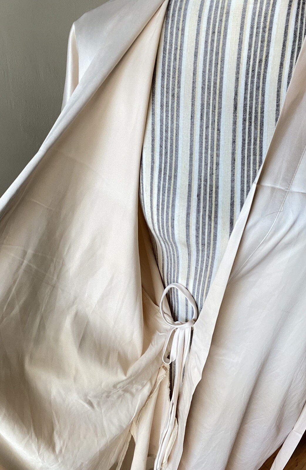 Sioro Womens Robe Size L Large Blush Nude Bridal Satin Tie Belt Pockets Nwt