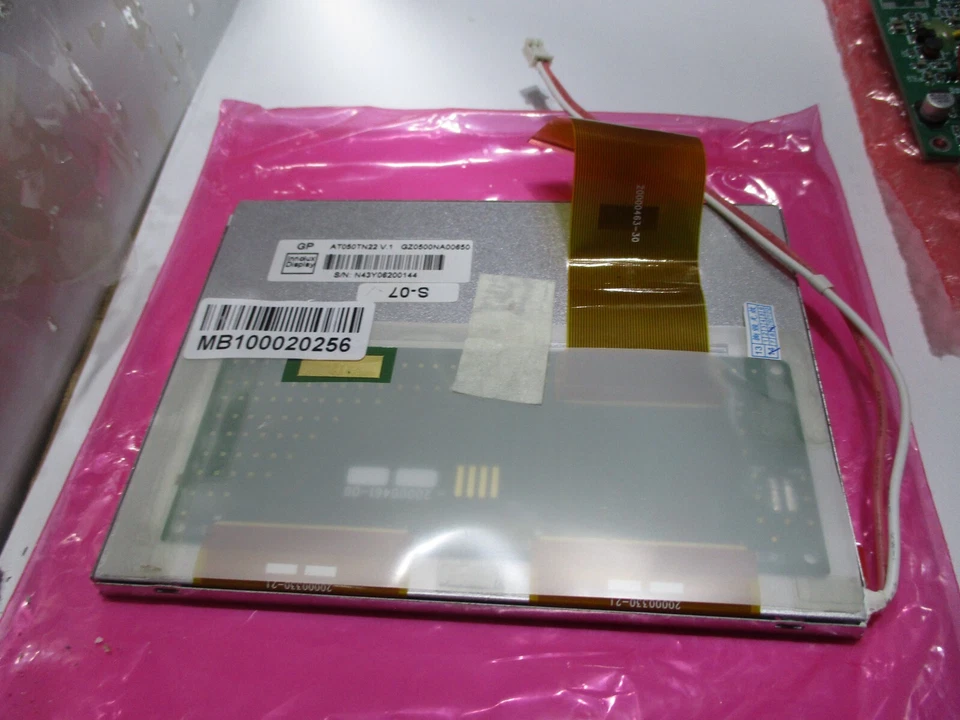 Innolux AT050TN22 V.1 5" TFT 640×480 LCD Display Screen Panel  w/ Controller - Image 3 of 4