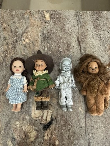 VTG. 2003 MATTEL BARBIE KELLY DOLL & FRIENDS WIZARD OF OZ PLAYSET, ACCESSORIES