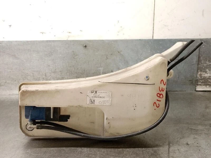 289107623R reservoir lave-glace avant pour RENAULT CLIO IV 1.5 DCI 2012 5695662 - Photo 3/4