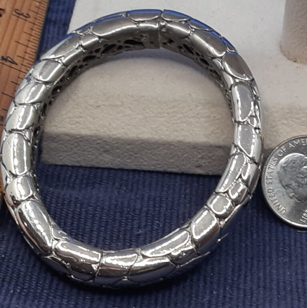 Silvertone Filagree Hinged Bangle Cuff Bracelet M… - image 2