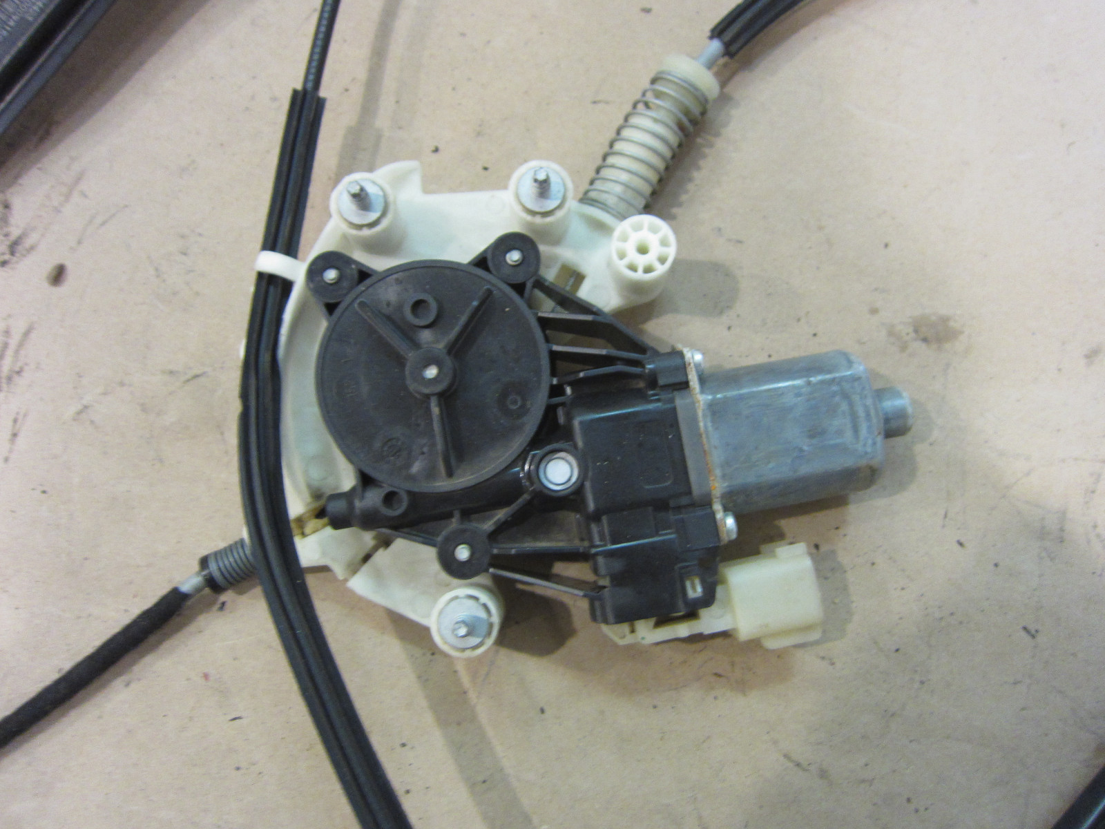 Maserati Ghibli,Quattroporte RH Front Power Window Lift Regulator  670009815