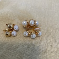Set 0f 2 Clip On Earrings