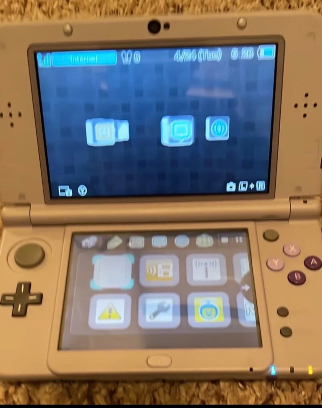 Nintendo New Nintendo 3DS XL SNES Edition Gray 4 GB Handheld Console