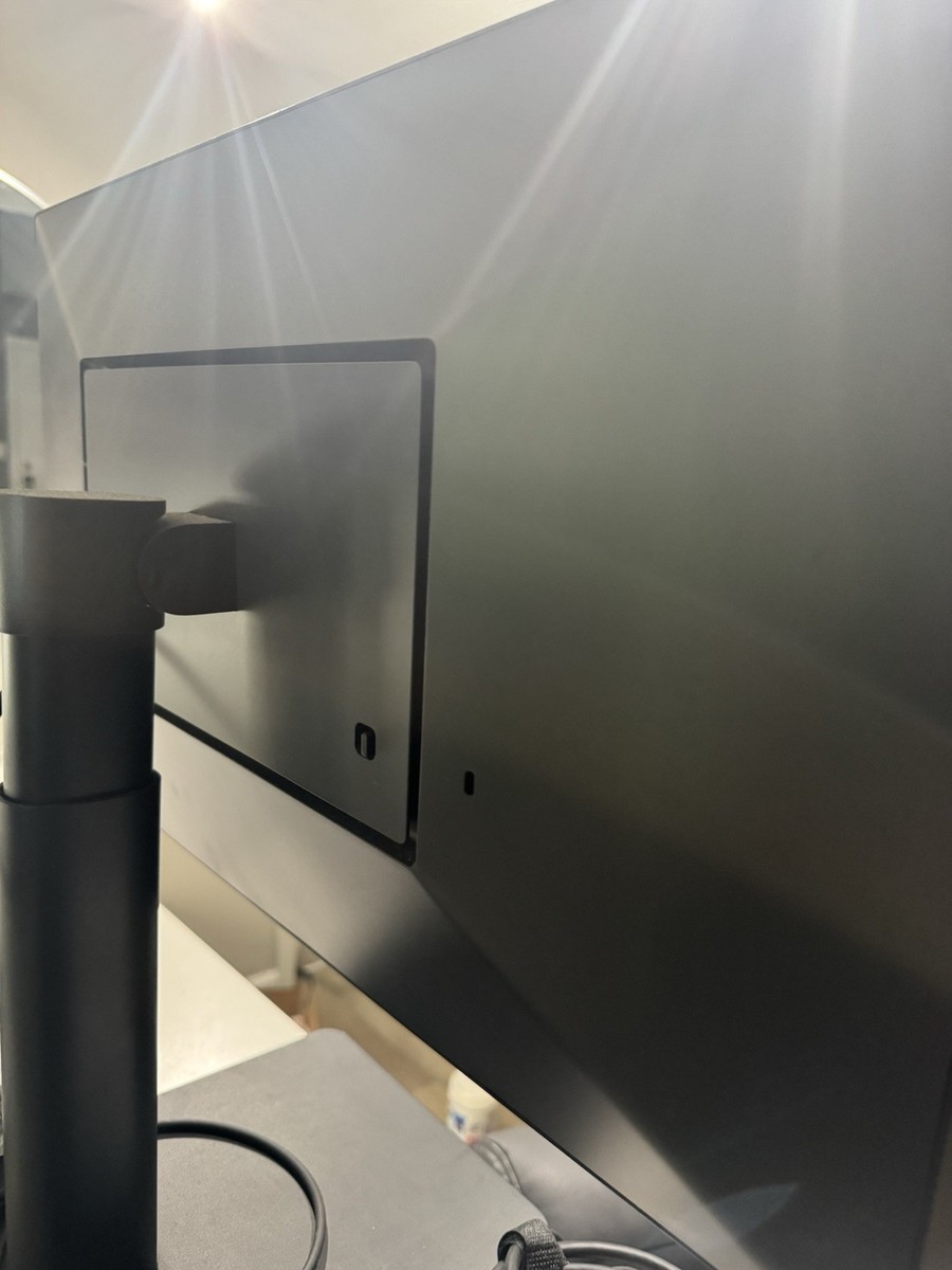 LG UltraFine 4K 22MD4K 21.5