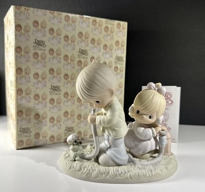 Precious Moments 1989 Figurine ''There Shall Be Showers Of Blessings'' 522090