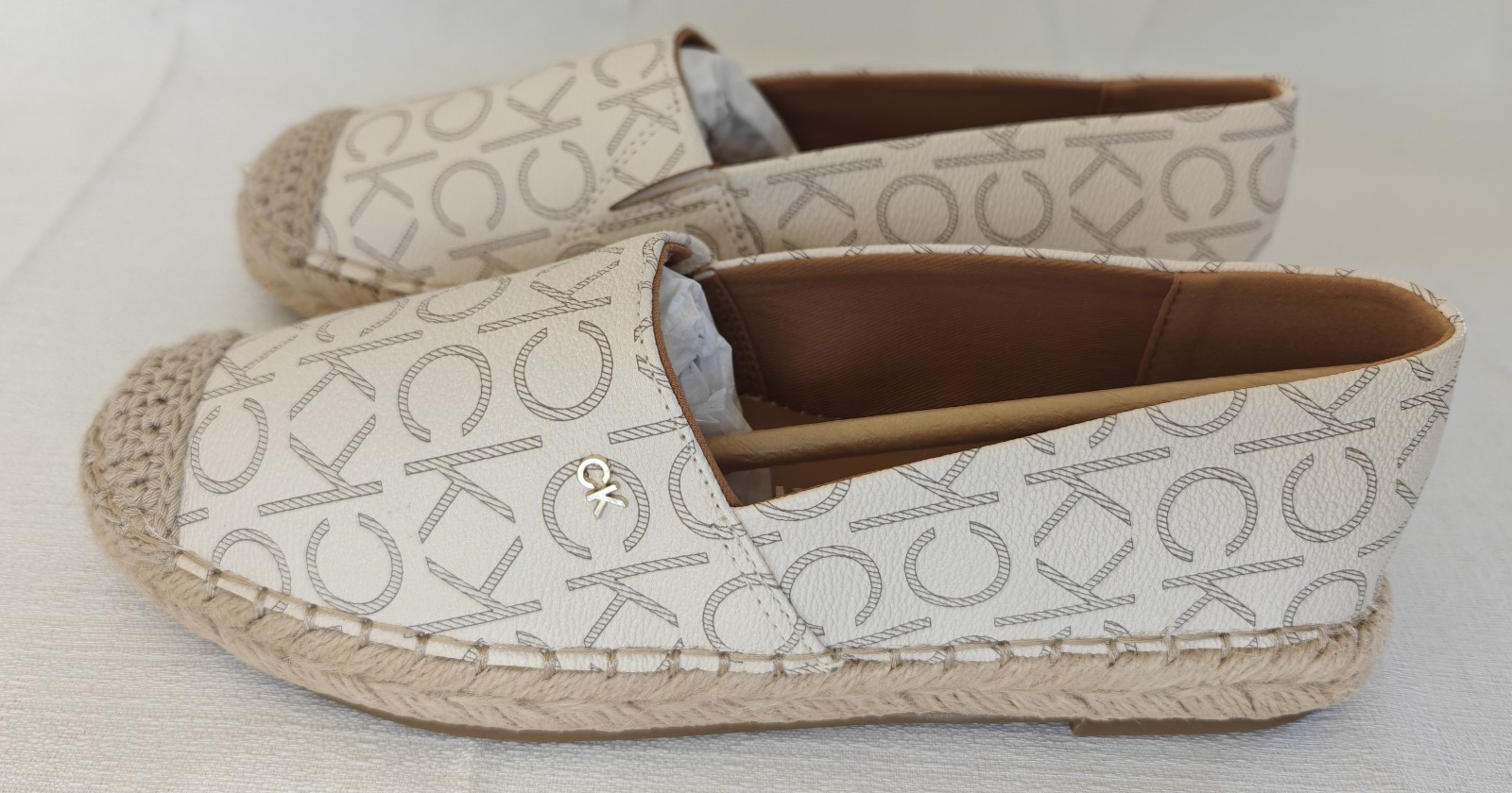 Calvin Klein Women's Popular Casual Ivory Slip-On Flats Size 6M thumbnail 4