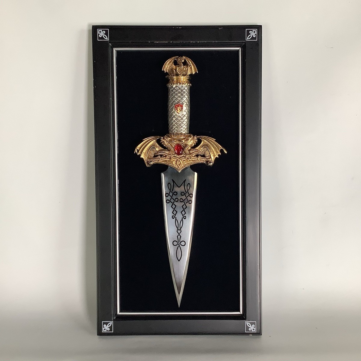 the Fratellis Chelsea Dagger 8インチサイン入り Franklin Mint The Challenge of the Beast Dagger by Greg