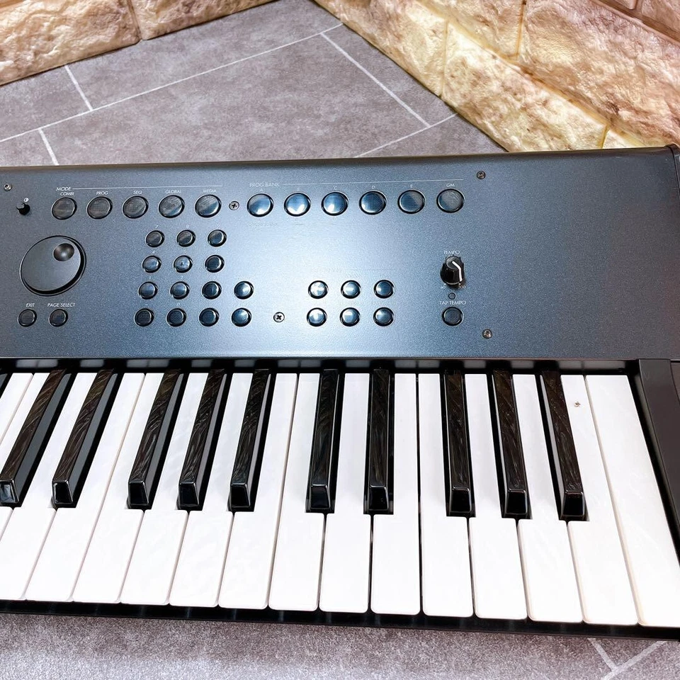 KORG M50 61 Key Synthesizer Workstation keyboard Music Instruments Fully Working - Image 2 of 4